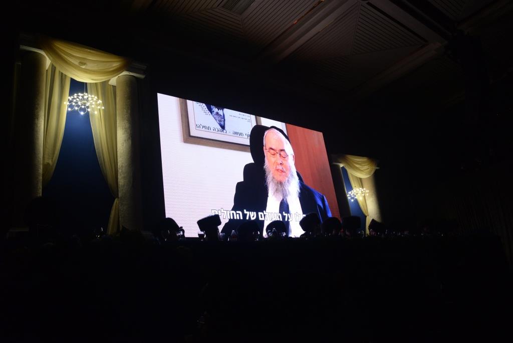 צאנז לבשה חג: תיעוד הכינוס והכנסת ספר תורה