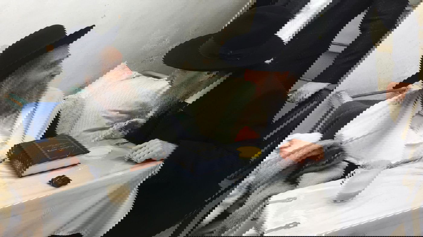 הגרב"צ קוק בשיחה עם מרן הגראי"ל שטיינמן זצ"ל