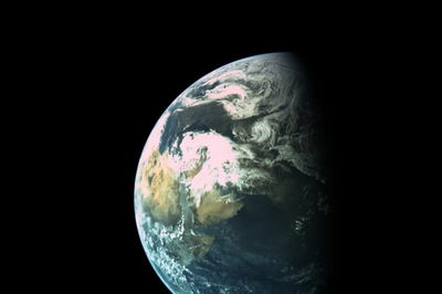 כדור הארץ במרחק 16 אלף ק"מ