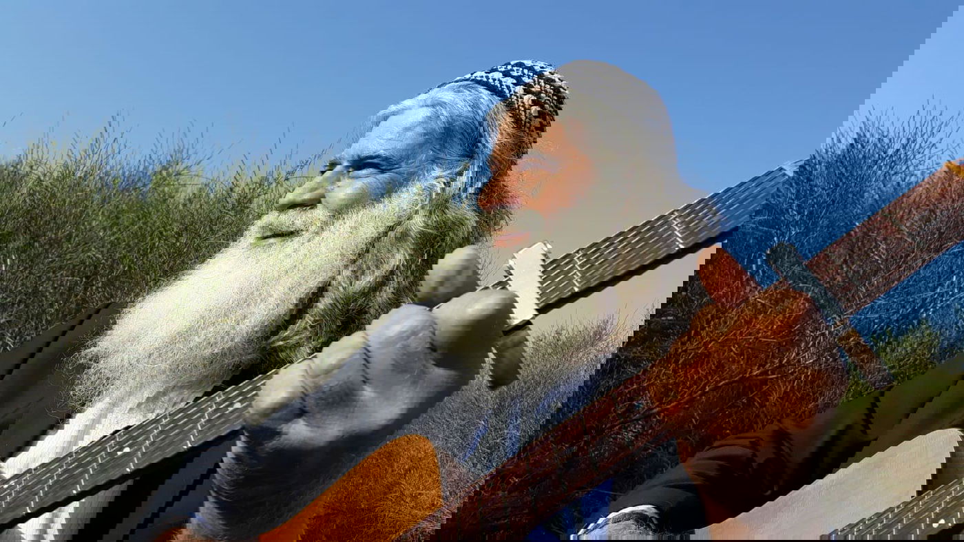 אליהו בוזגלו בסינגל שני מתוך האלבום