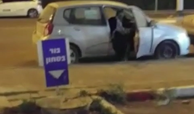 פרץ לרכבים ונלכד "על חם" • צפו בתיעוד