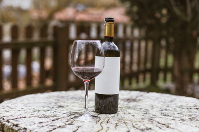 הנה הדרך לסגור בקבוק יין ולהשתמש בו שוב