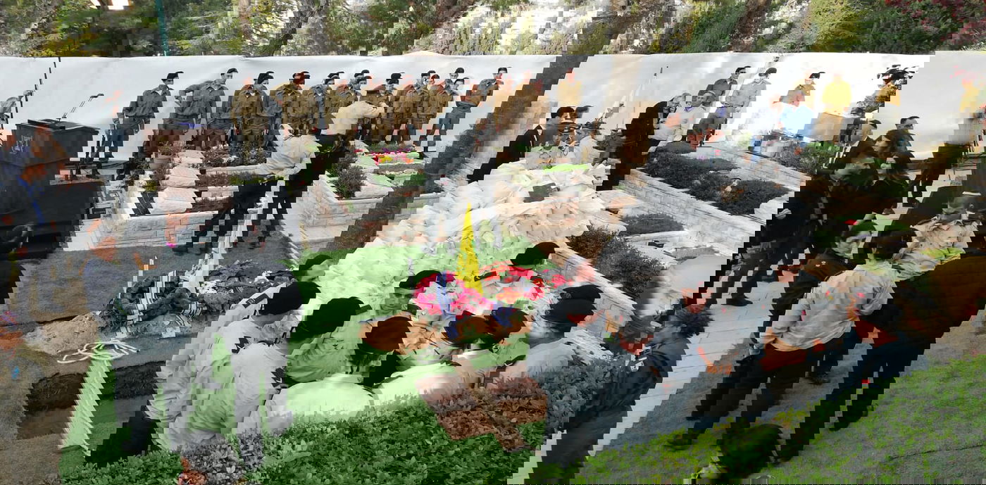 הלווייתו של זכריה באומל הי"ד בהר הרצל