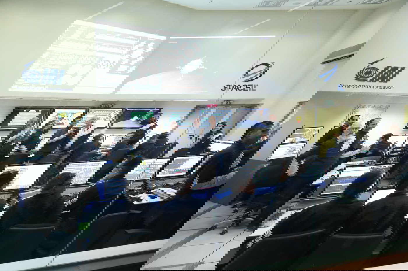 המעקב בישראל אחרי ביצוע התמרון.