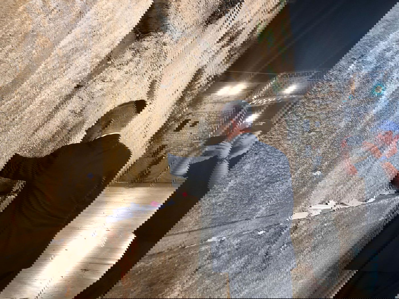 רגע לפני הסוף: נתניהו הגיע להתפלל בכותל