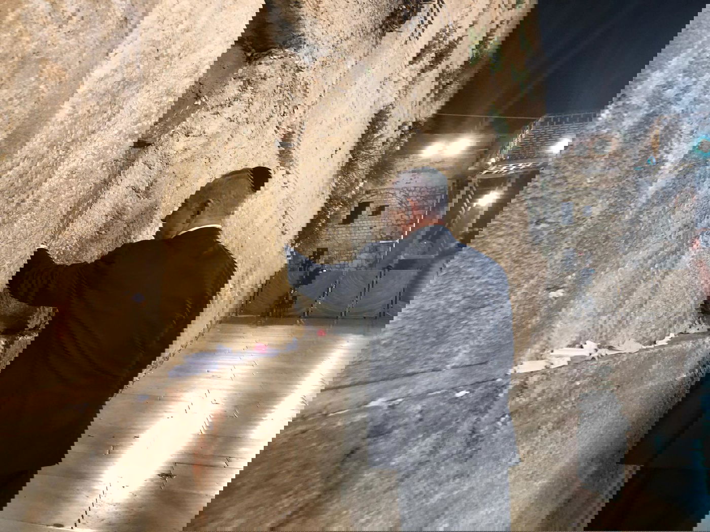 רגע לפני הסוף: נתניהו הגיע להתפלל בכותל