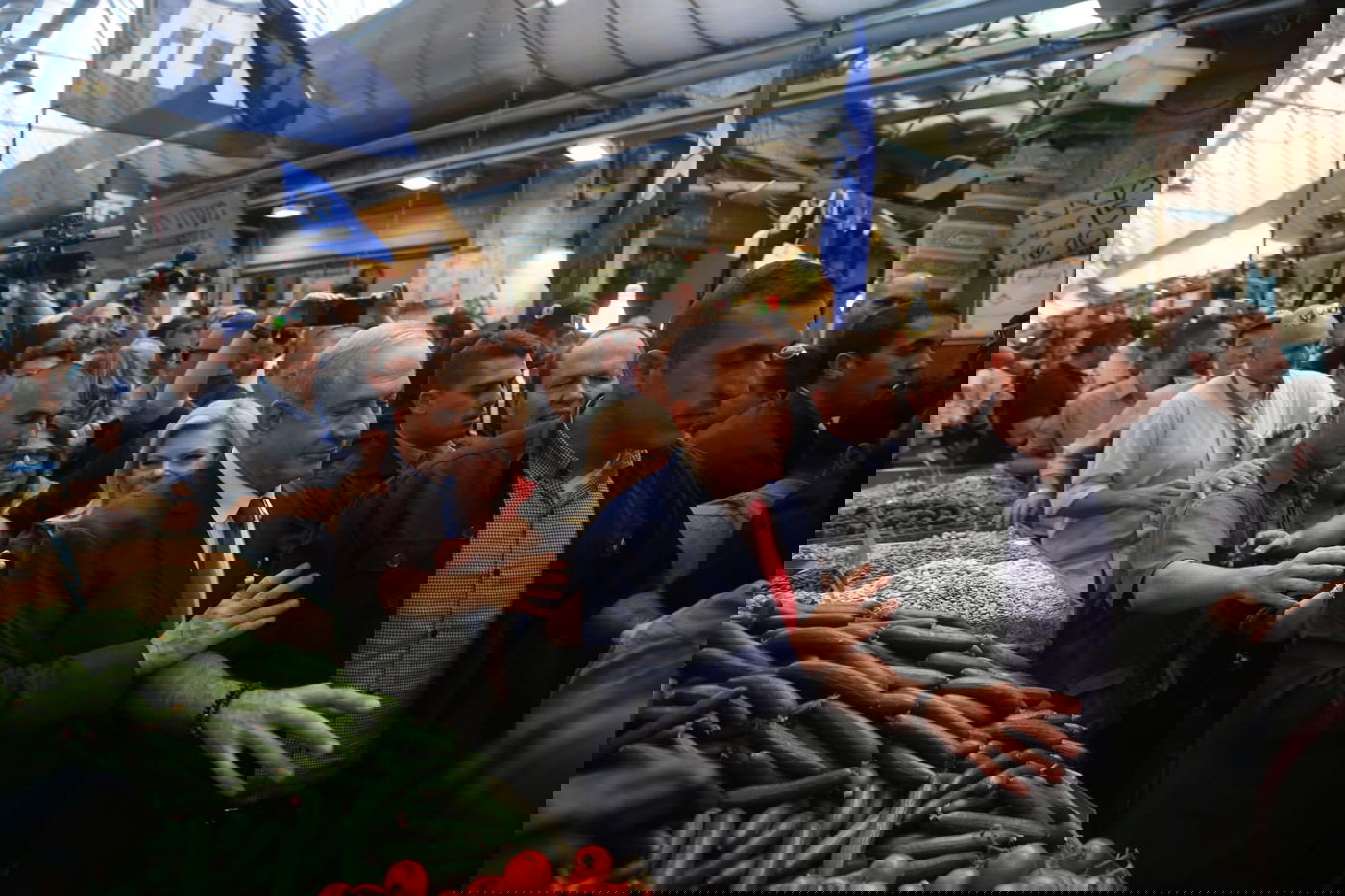 נתניהו  לחוץ? יצא לשכנע בשוק מחנה יהודה