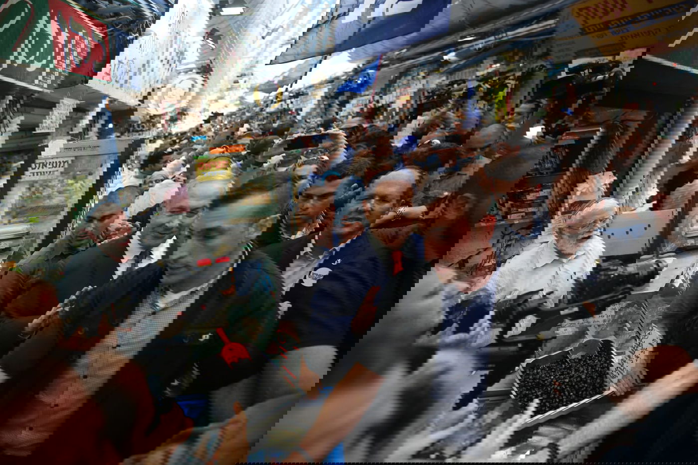 נתניהו  לחוץ? יצא לשכנע בשוק מחנה יהודה