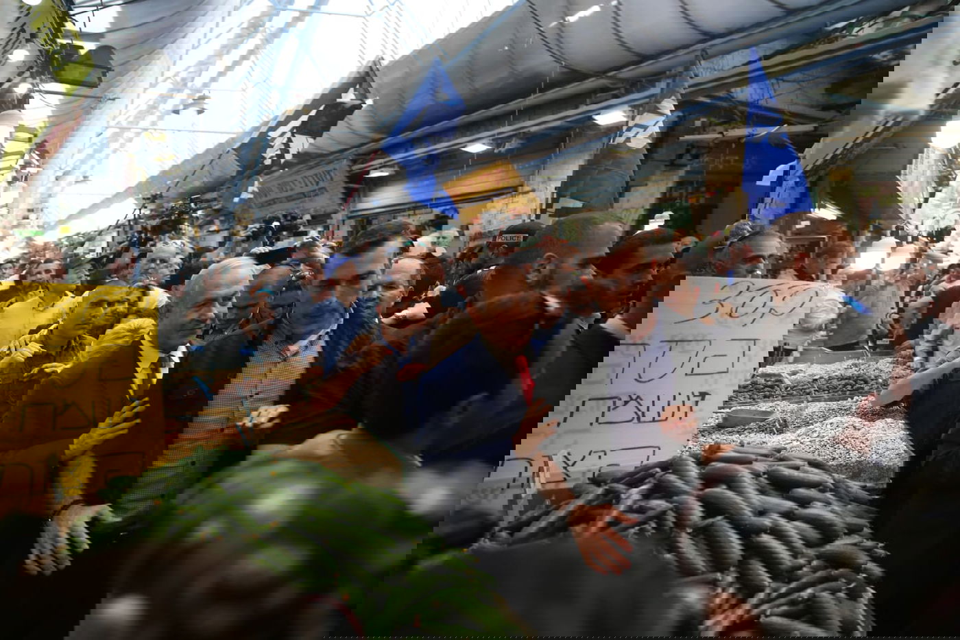 נתניהו  לחוץ? יצא לשכנע בשוק מחנה יהודה