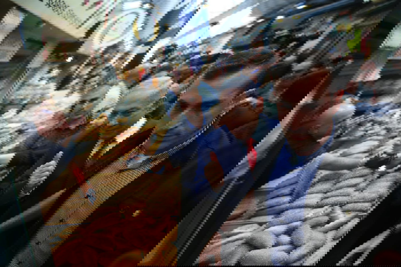 נתניהו  לחוץ? יצא לשכנע בשוק מחנה יהודה