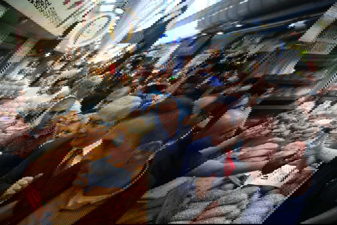 נתניהו  לחוץ? יצא לשכנע בשוק מחנה יהודה