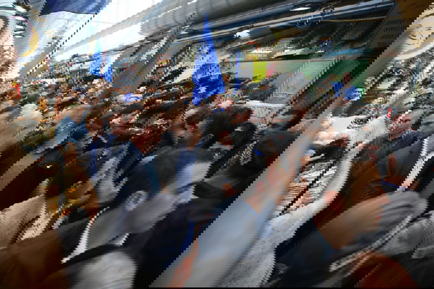 נתניהו  לחוץ? יצא לשכנע בשוק מחנה יהודה