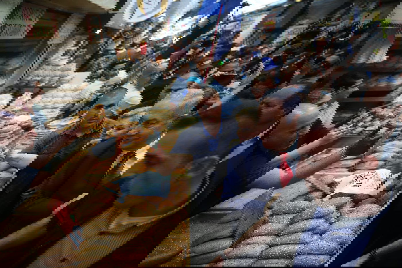 נתניהו  לחוץ? יצא לשכנע בשוק מחנה יהודה