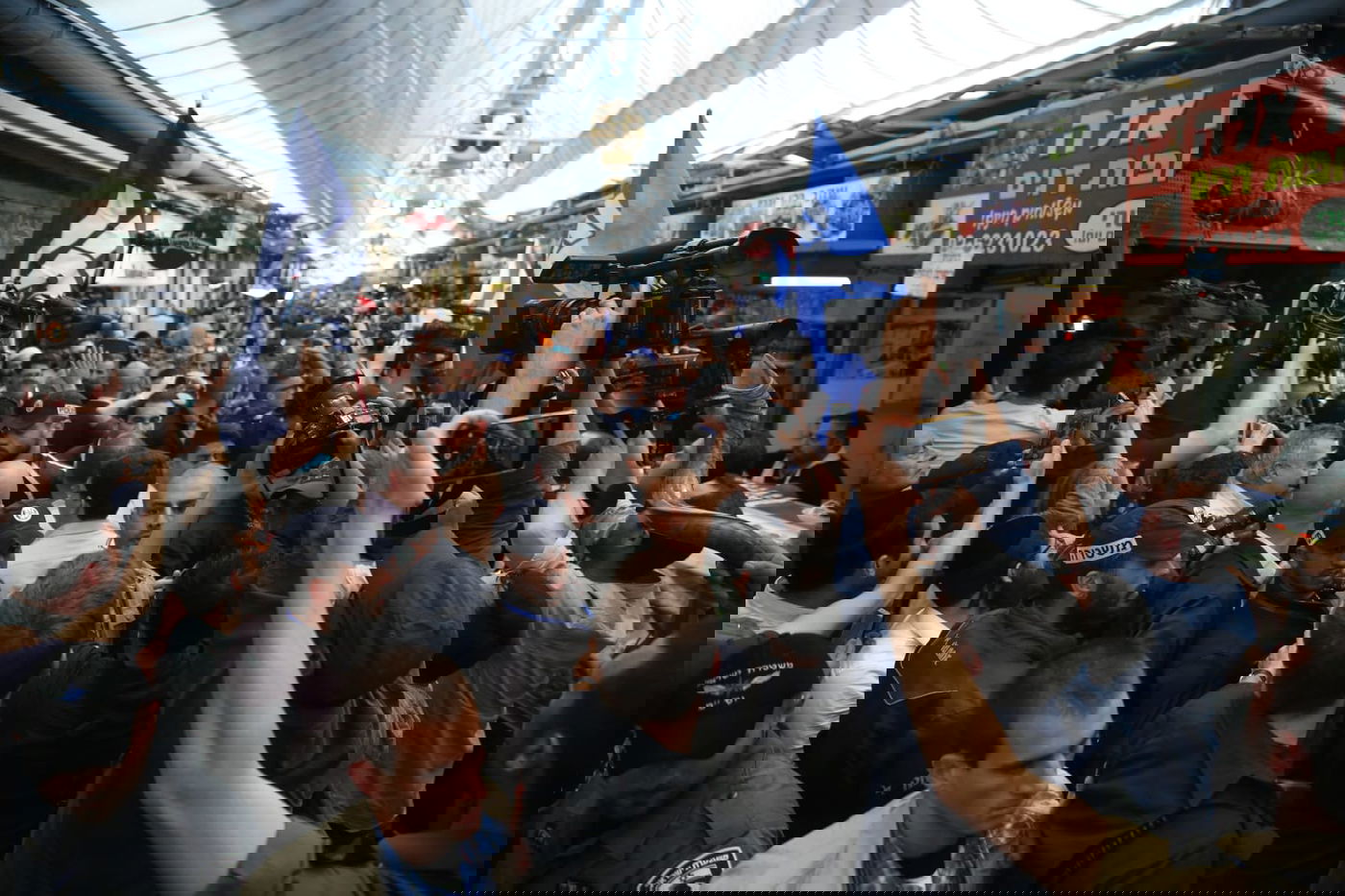 נתניהו  לחוץ? יצא לשכנע בשוק מחנה יהודה