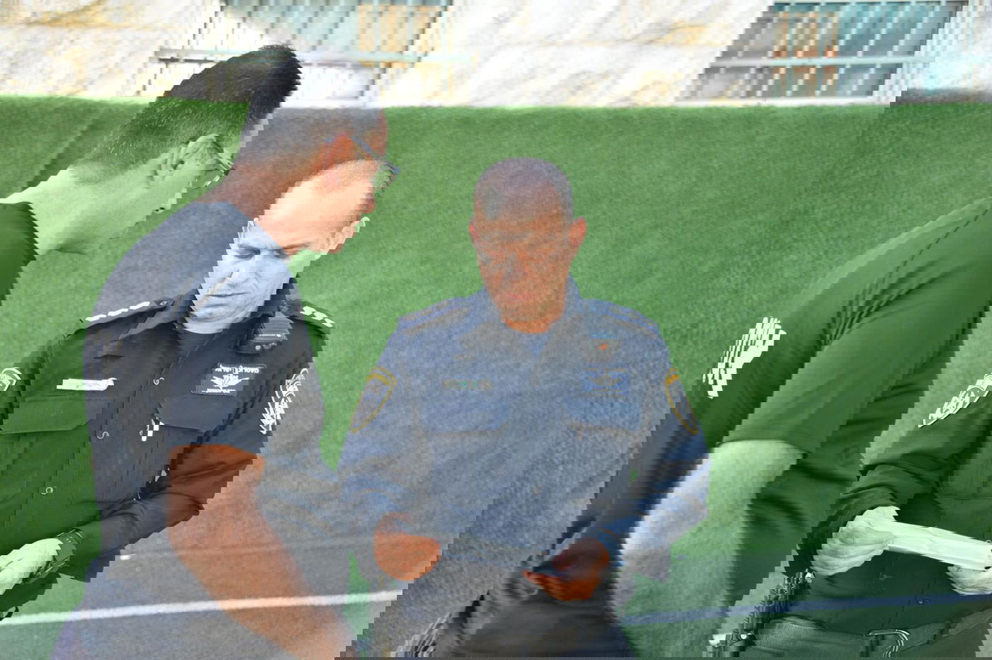 השוטרים נערכים,