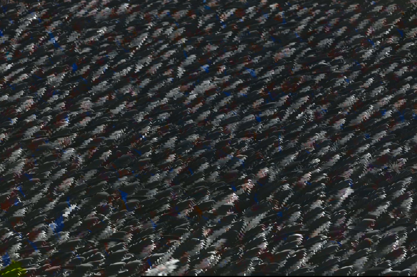 חלק מההמונים בכנס