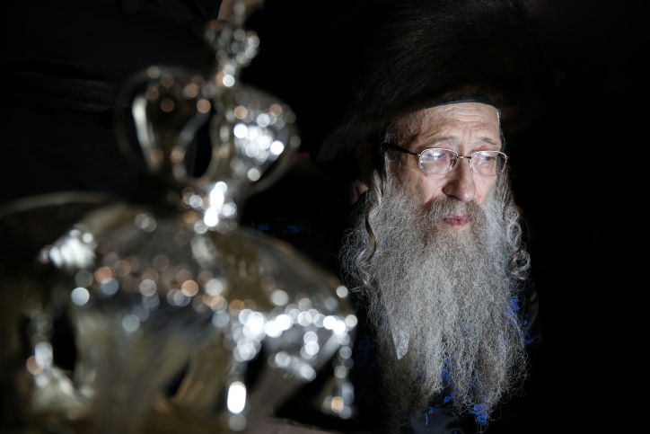 צפת: האדמו"ר מנדבורנה בהכנסת ספר תורה