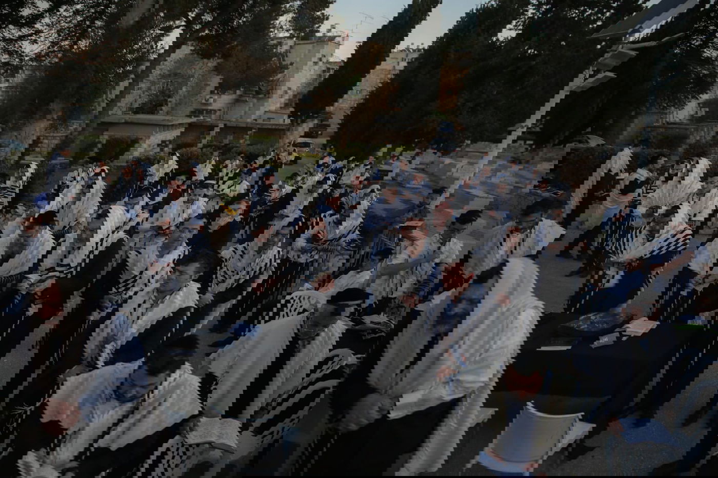 השר אריה דרעי התפלל בקבר מרן והצביע בהר נוף