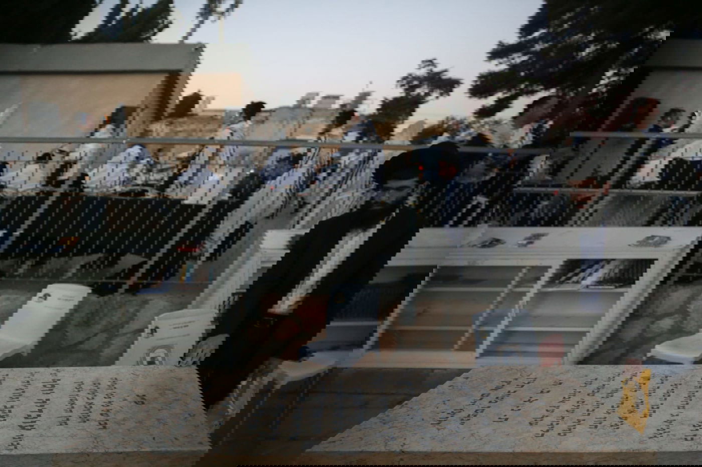 השר אריה דרעי התפלל בקבר מרן והצביע בהר נוף