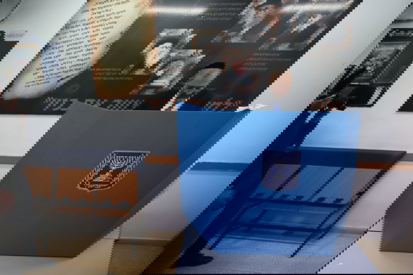 השר אריה דרעי התפלל בקבר מרן והצביע בהר נוף