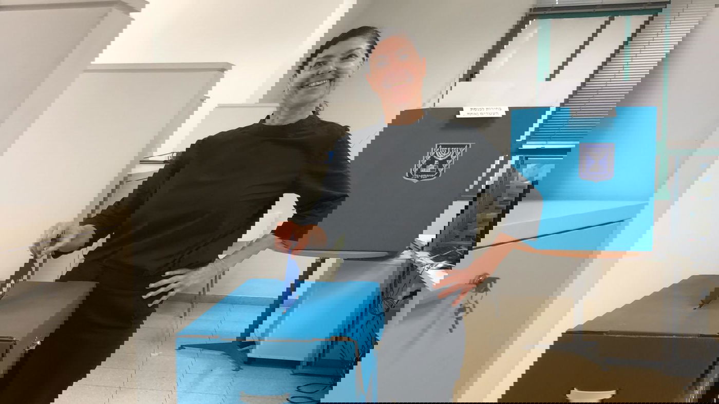 ישראל בוחרת • שעה וחצי לסגירת הקלפיות - 52% הצבעה