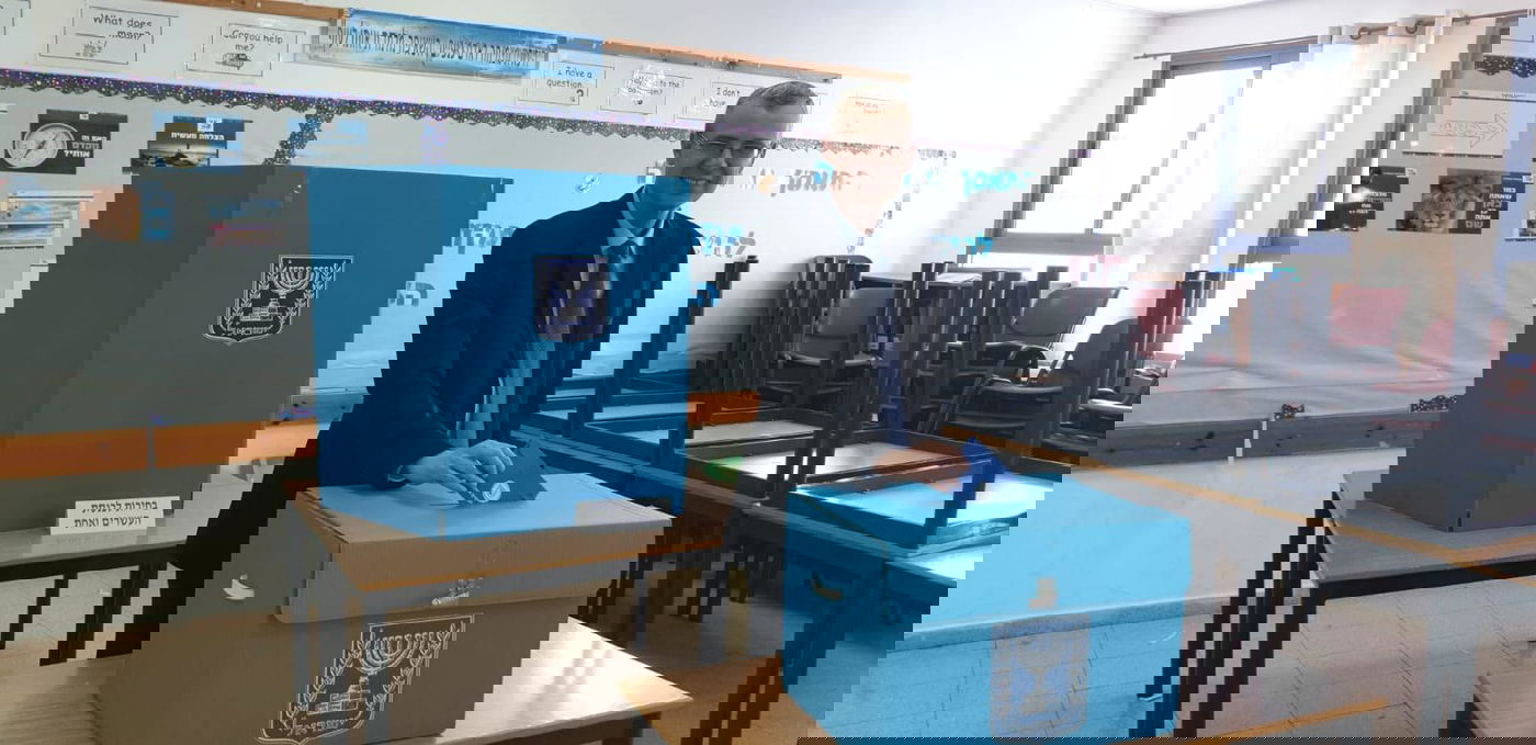 ישראל בוחרת • שעה וחצי לסגירת הקלפיות - 52% הצבעה