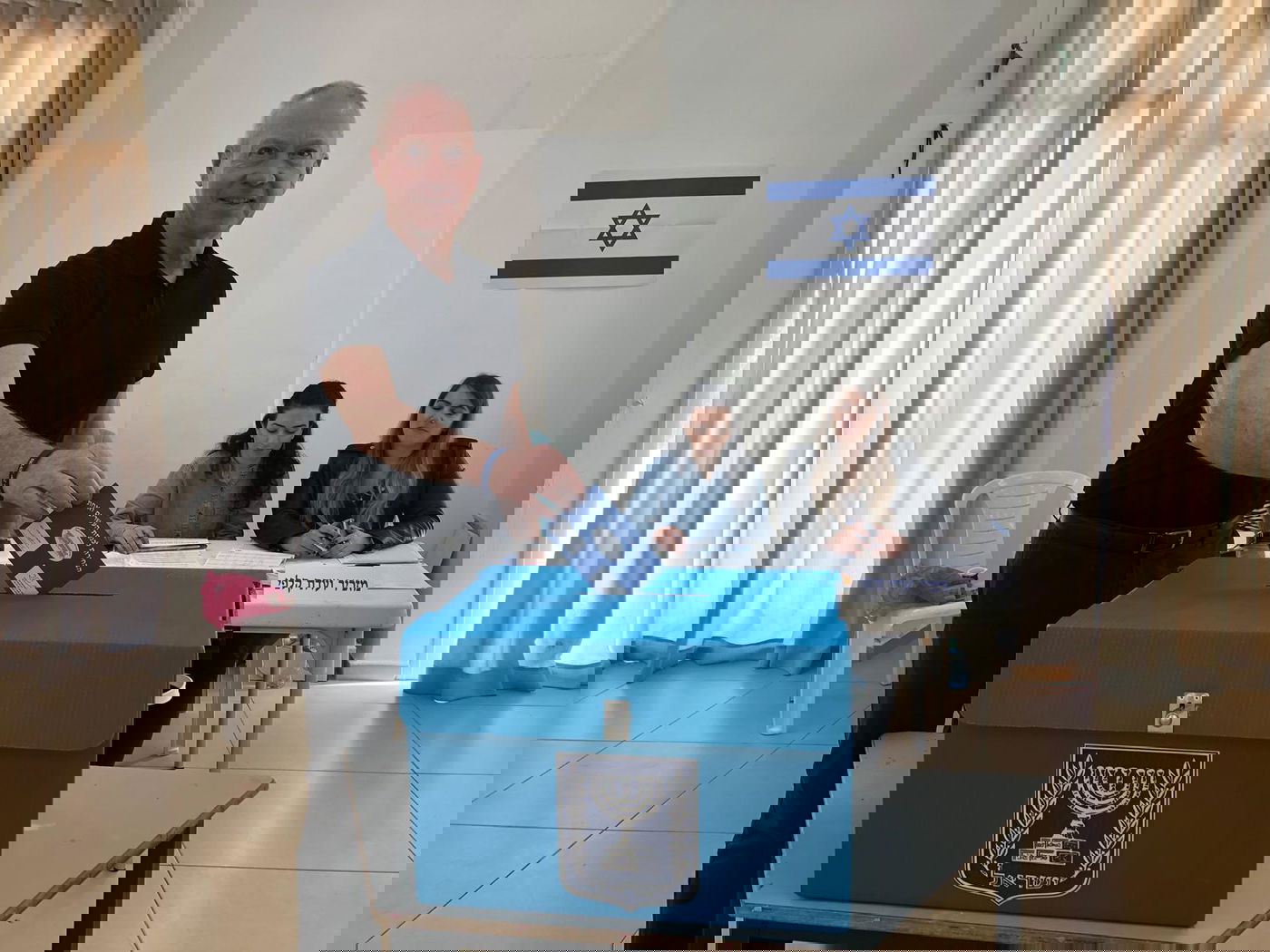 ישראל בוחרת • שעה וחצי לסגירת הקלפיות - 52% הצבעה