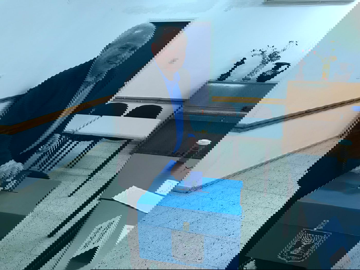 ישראל בוחרת • שעה וחצי לסגירת הקלפיות - 52% הצבעה