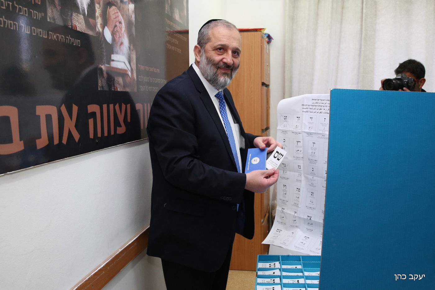 ישראל בוחרת • שעה וחצי לסגירת הקלפיות - 52% הצבעה