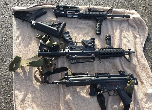 השוטרים מצאו נשק שהוברח במטרה לפגע