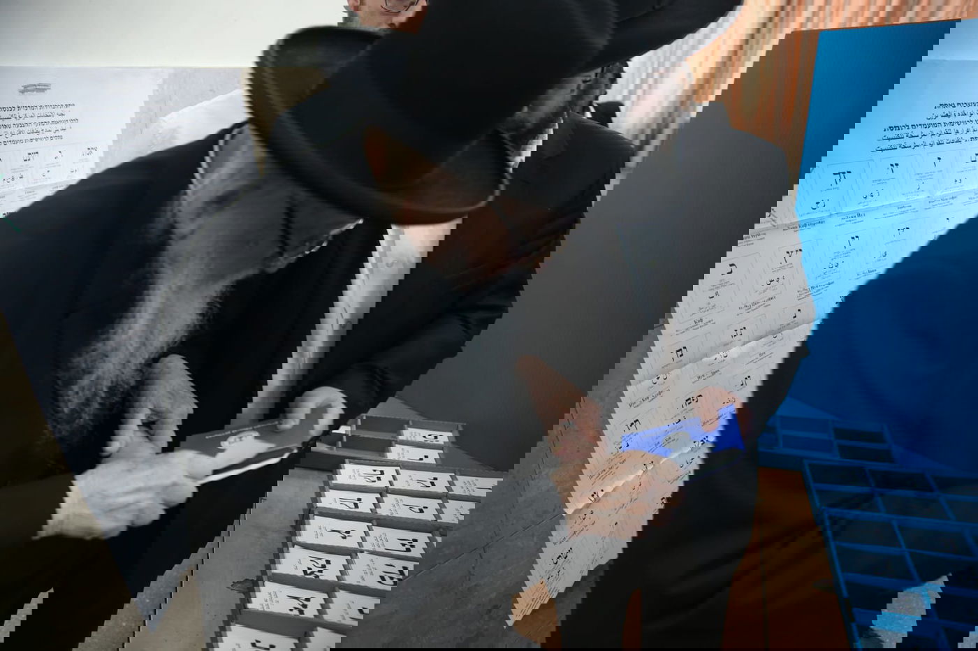 ראש הישיבה הגאון רבי יצחק שיינר בהצבעה וברכת האילנות