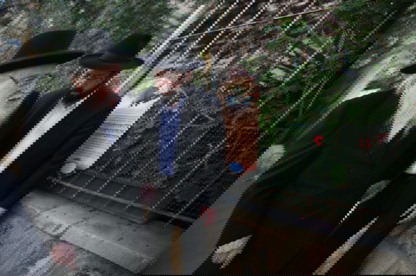 ראש הישיבה הגאון רבי יצחק שיינר בהצבעה וברכת האילנות