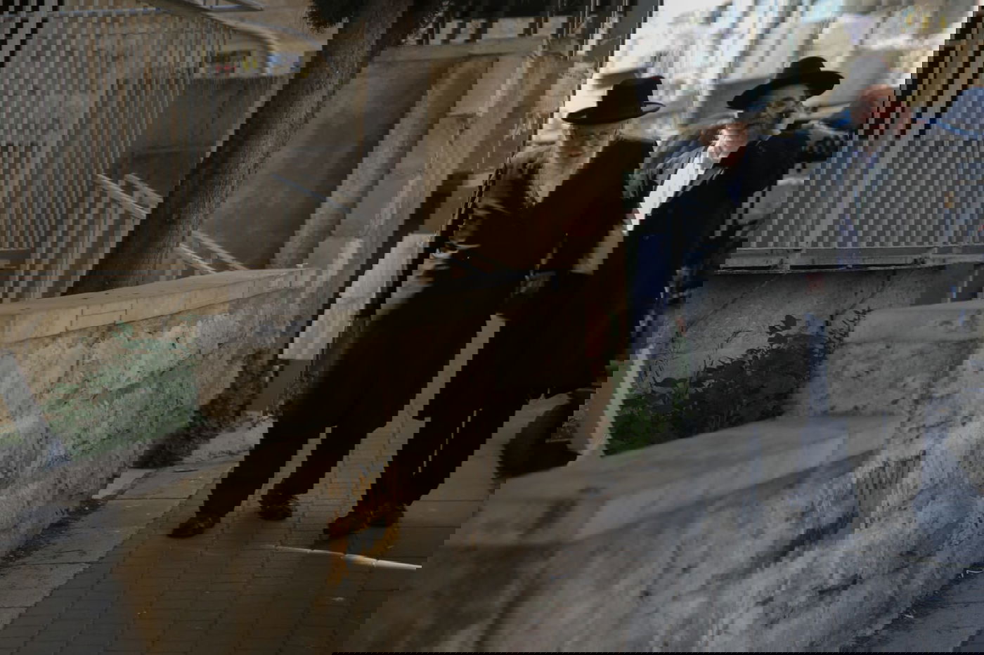 ראש הישיבה הגאון רבי יצחק שיינר בהצבעה וברכת האילנות