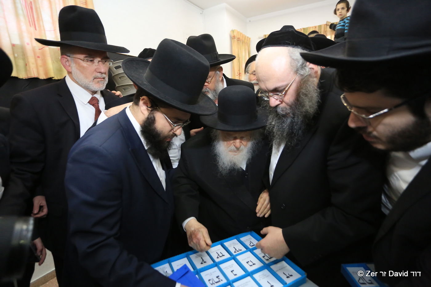 מרן שר התורה הגר"ח קנייבסקי הצביע. צפו