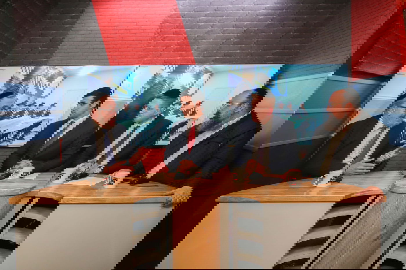 משדר ערב הבחירות ב'אולפן כיכר' • גלריה