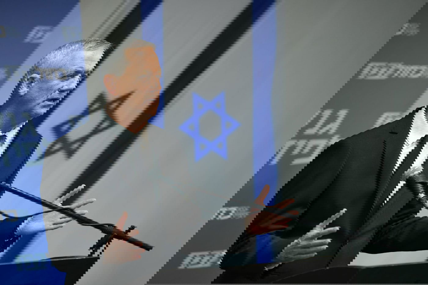 יאיר לפיד מאיים, בני גנץ מתעקש: המערכה לא תמה