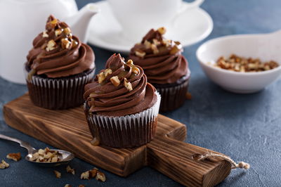 קאפקייקס שוקולד בציפוי שוקולד