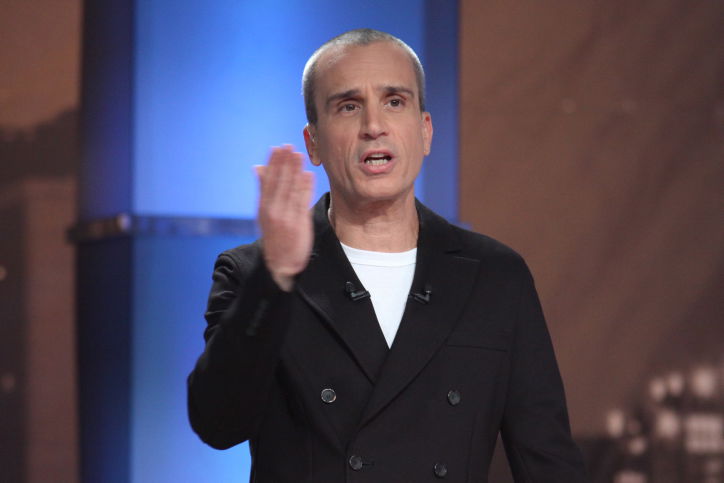 אברי גלעד נגד כלי התקשורת: "תשנו תדר"