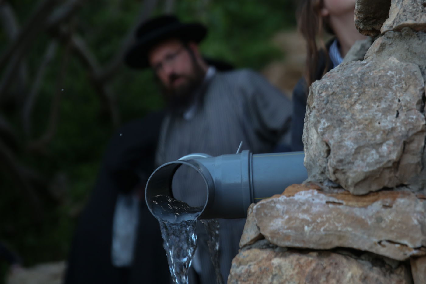 'מים שלנו': הבריסקער'ס ירדו למעיין • תיעוד