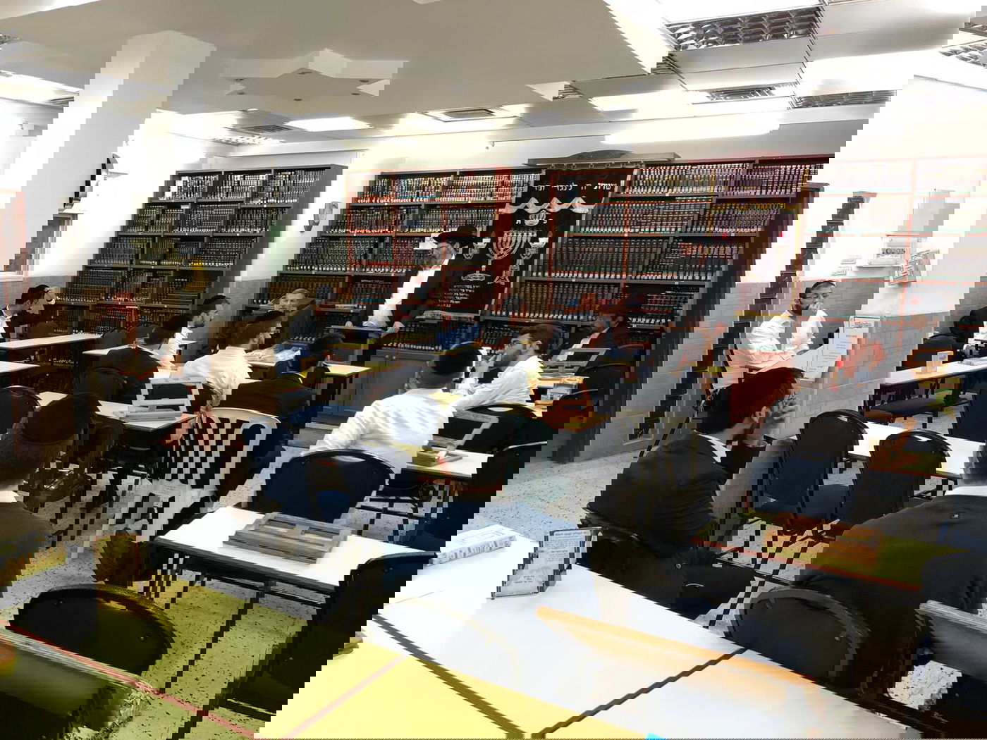 בסיומה של העצרת: האברכים קיבלו קמחא דפסחא