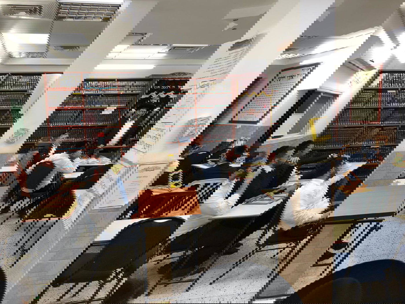 בסיומה של העצרת: האברכים קיבלו קמחא דפסחא