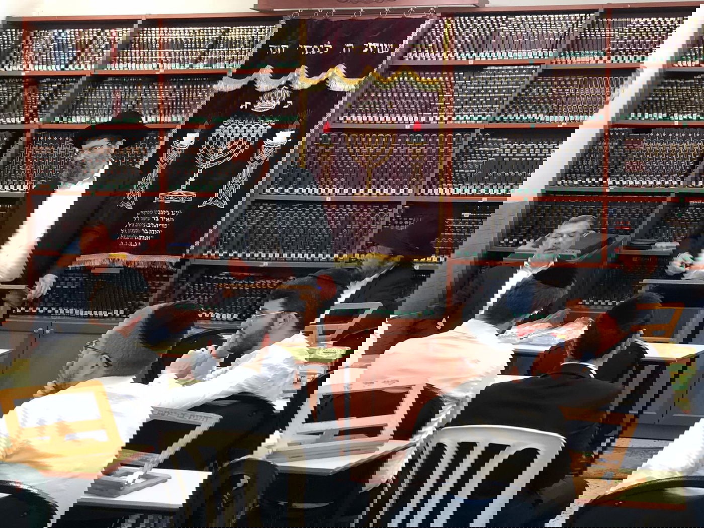 בסיומה של העצרת: האברכים קיבלו קמחא דפסחא