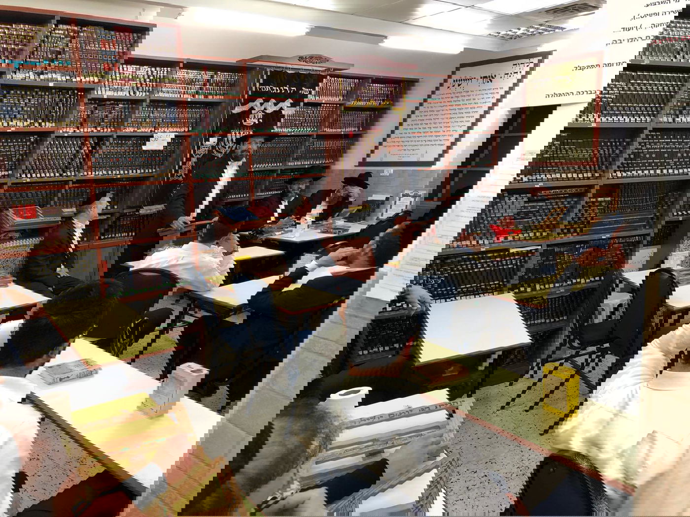 בסיומה של העצרת: האברכים קיבלו קמחא דפסחא