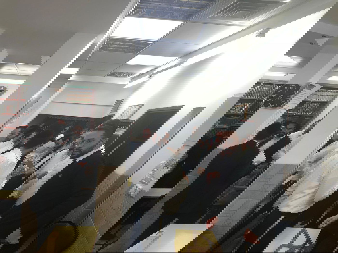 בסיומה של העצרת: האברכים קיבלו קמחא דפסחא