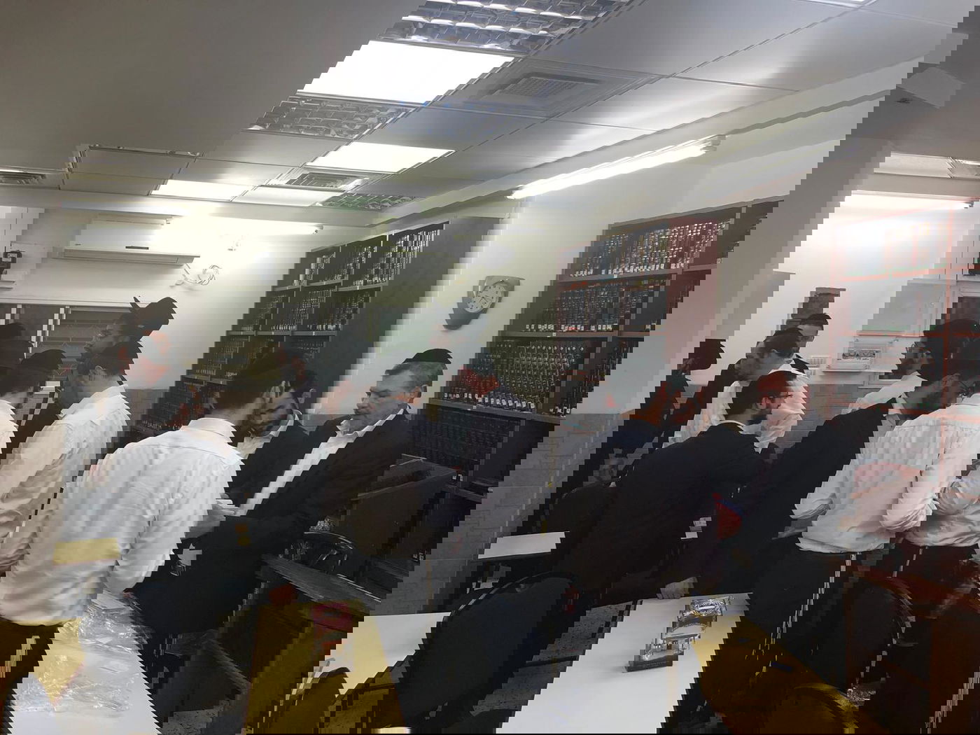 בסיומה של העצרת: האברכים קיבלו קמחא דפסחא