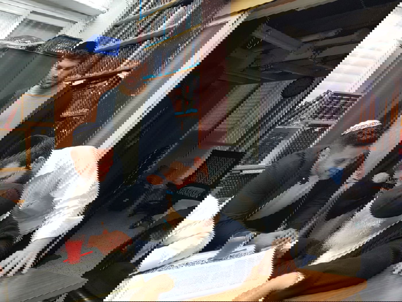 המדליסט ואחיו הספורטאי התברכו אצל שר התורה