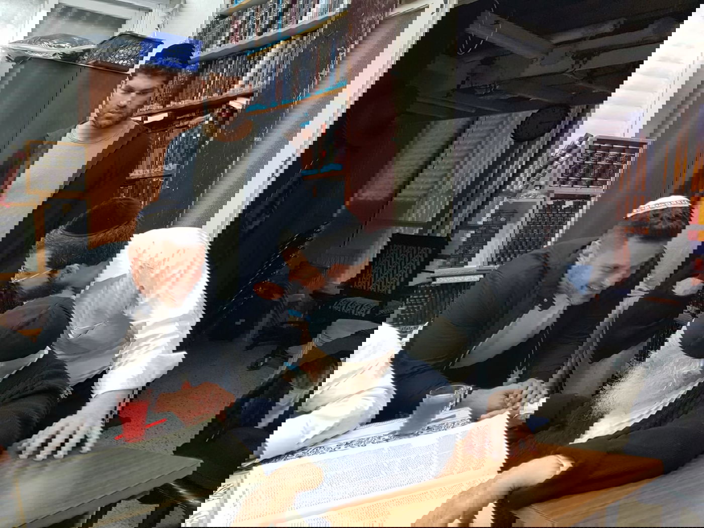 המדליסט ואחיו הספורטאי התברכו אצל שר התורה