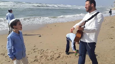 משפחת נחושתן בקליפ לפסח: "וראו בנים"