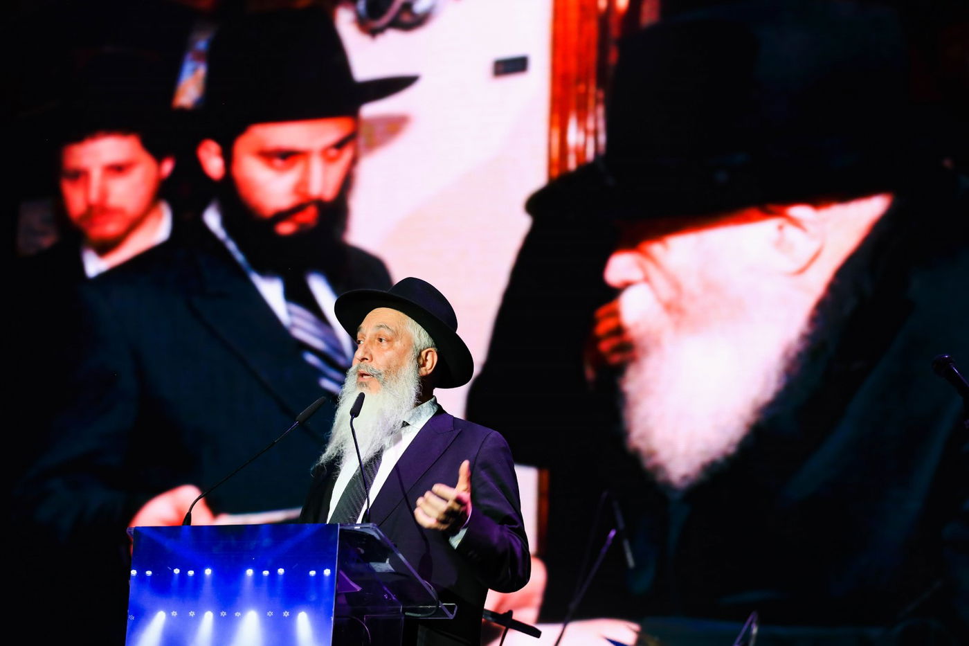 החב"דניקים מילאו את נוקיה ביום הולדתו של הרבי מליובאוויטש‬