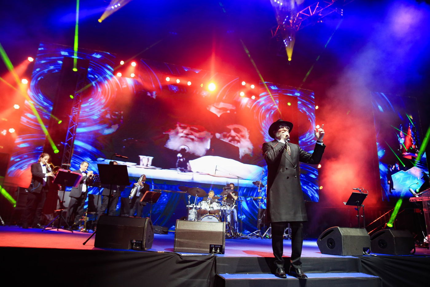 החב"דניקים מילאו את נוקיה ביום הולדתו של הרבי מליובאוויטש‬